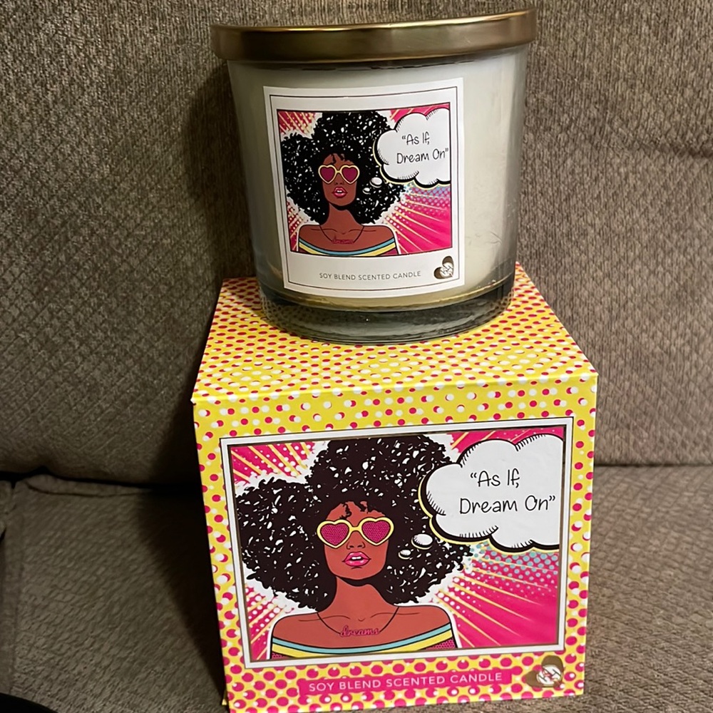 NEW IN BOX SOY BLEND SCENTED CANDLE
